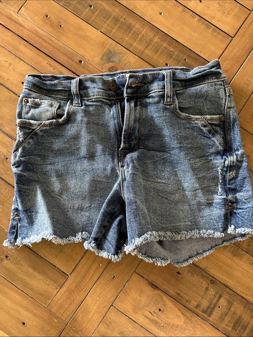 Kensie Frayed Hem Denim Jean Shorts - Blue Wash size 2/26